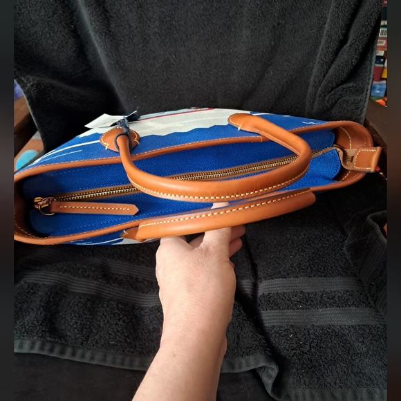 RARE Dooney & Bourke Disney Skyliner Purse - Picture 3 of 10